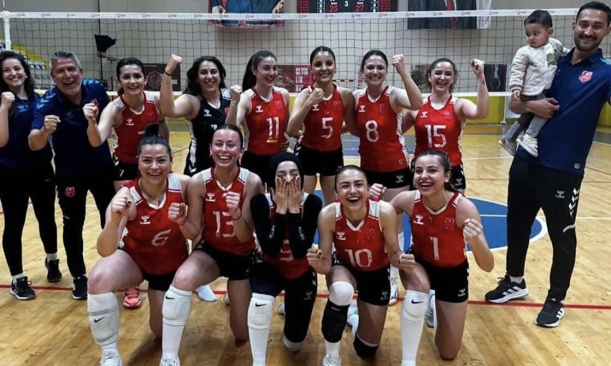 B&uuml;y&uuml;kşehir Belediyespor Kadın Voleybol Takımı 2. Lig&rsquo;e Y&uuml;kseldi
