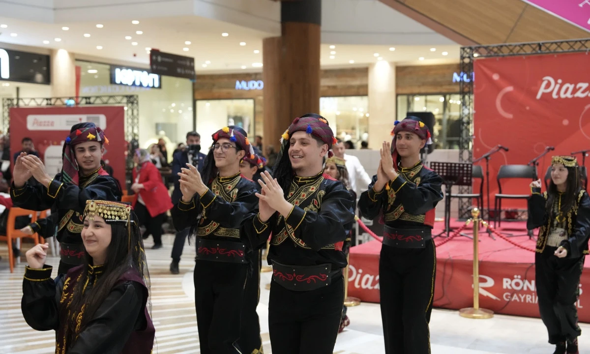 B&uuml;y&uuml;kşehir, Cumhuriyet Coşkusunu Sanat ve M&uuml;zikle Buluşturdu