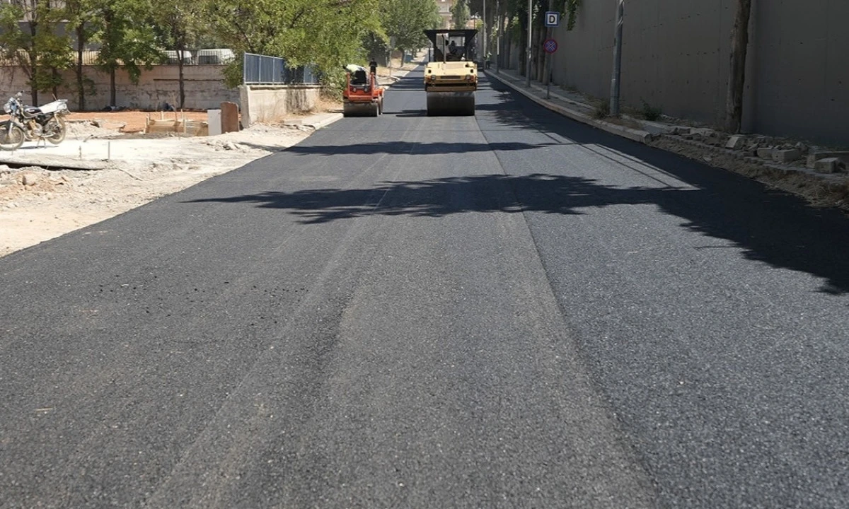 B&uuml;y&uuml;kşehir, Dulkadiroğlu Bah&ccedil;elievler&rsquo;de Asfalt Mesaisine Başladı