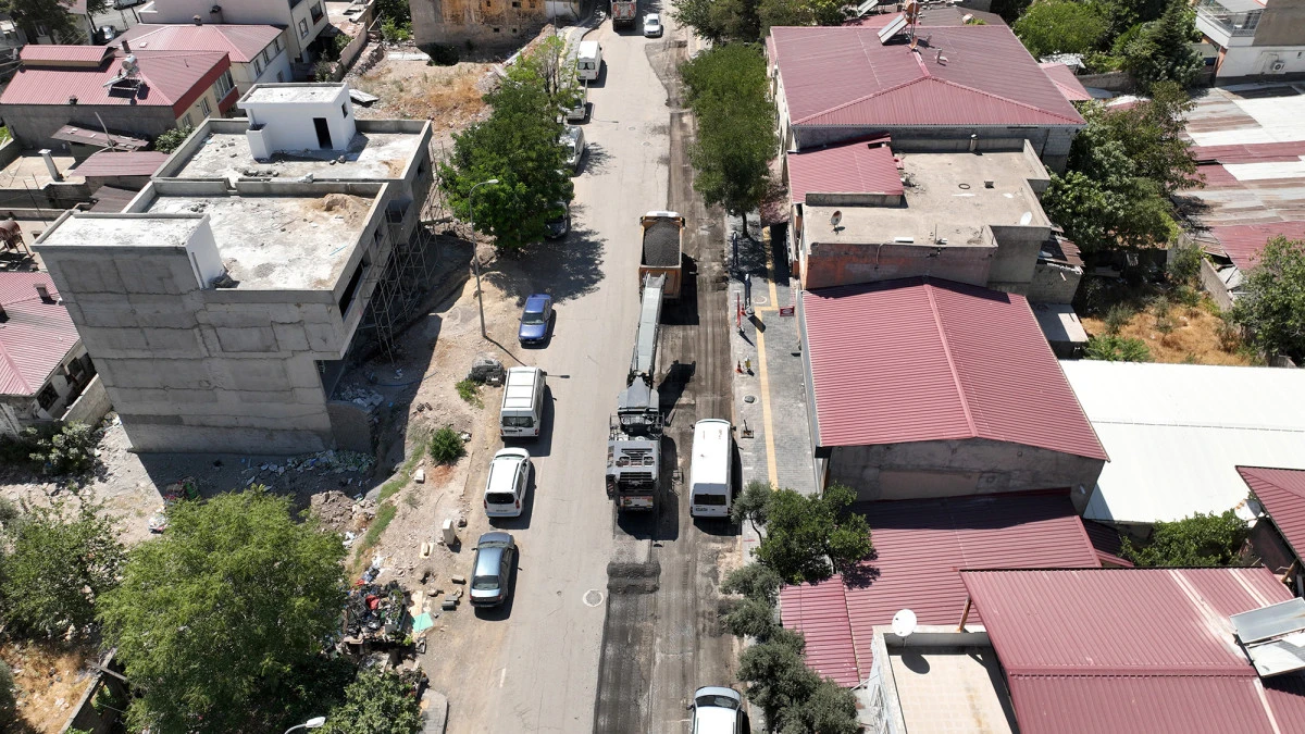 B&uuml;y&uuml;kşehir, Dulkadiroğlu Hacı Murat Caddesi&rsquo;ni Asfalta Hazırlıyor