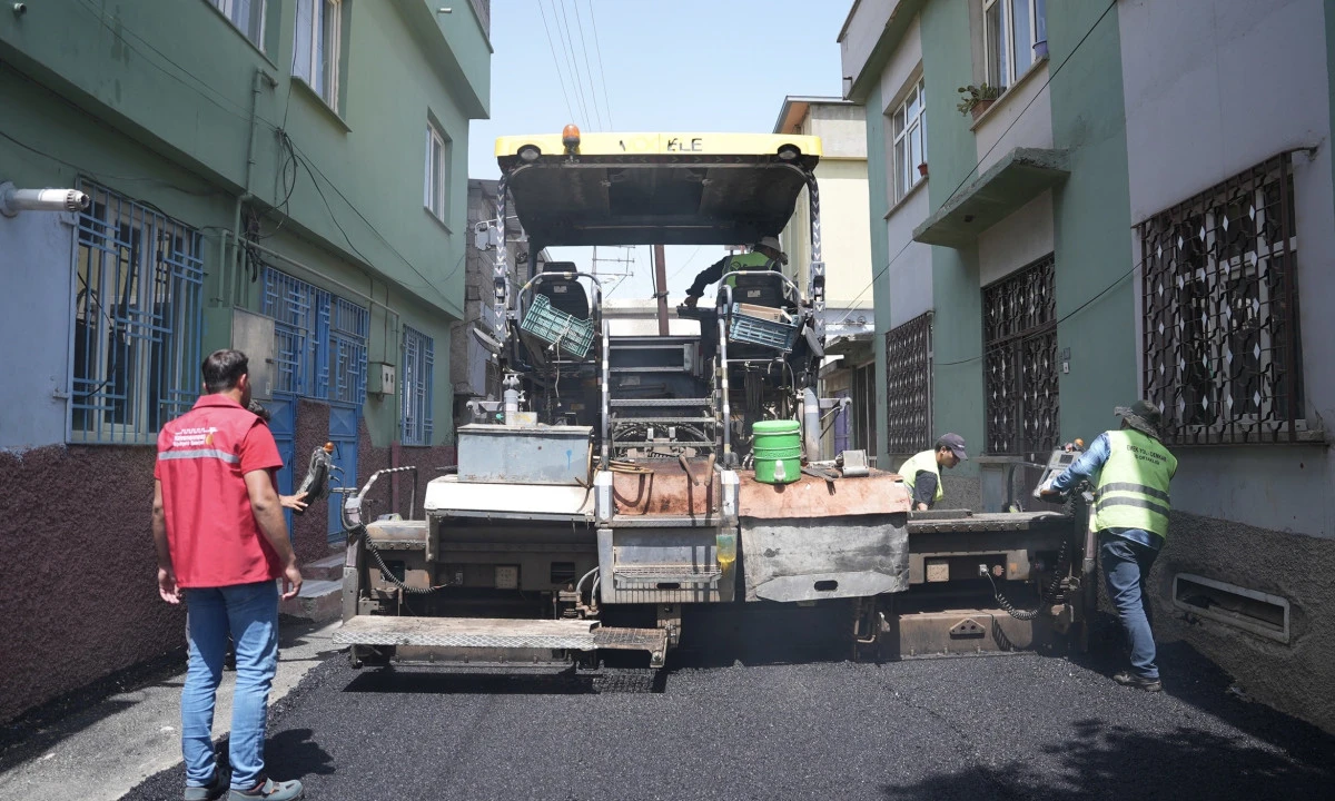 B&uuml;y&uuml;kşehir, Dulkadiroğlu Yavuz Selim Mahallesi&rsquo;nde Sokak Sokak Cadde CaddeAsfalt Seriyor