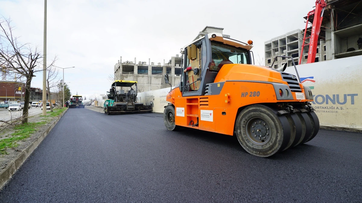 B&uuml;y&uuml;kşehir, Dulkadiroğlu&rsquo;nda Asfalt Mesaisini S&uuml;rd&uuml;r&uuml;yor