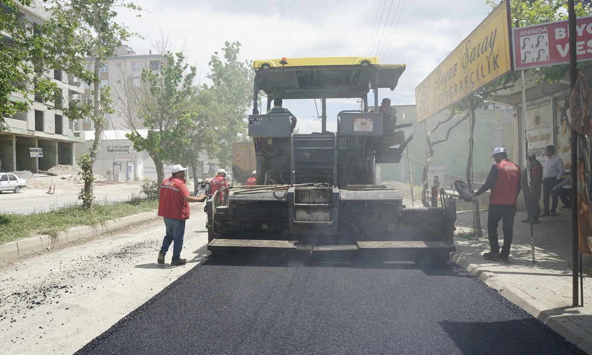 B&uuml;y&uuml;kşehir, Dulkadiroğlu&rsquo;nda Şeyh Şamil ve Vezir Hoca Bulvarlarını Sıcak Asfaltla Buluşturuyor
