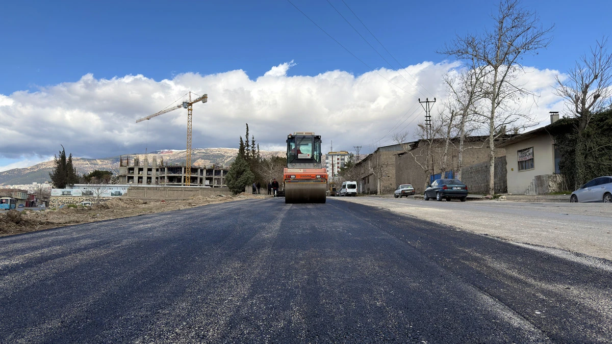 B&uuml;y&uuml;kşehir Dulkadiroğlu&rsquo;nda yol yenilemelerine devam ediyor