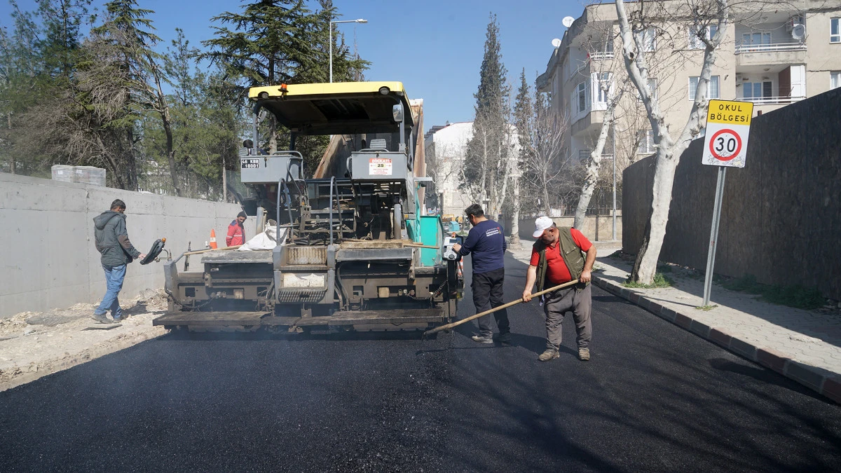 B&uuml;y&uuml;kşehir, Dulkadiroğlu&rsquo;nda yol yenilemelerini s&uuml;rd&uuml;r&uuml;yor