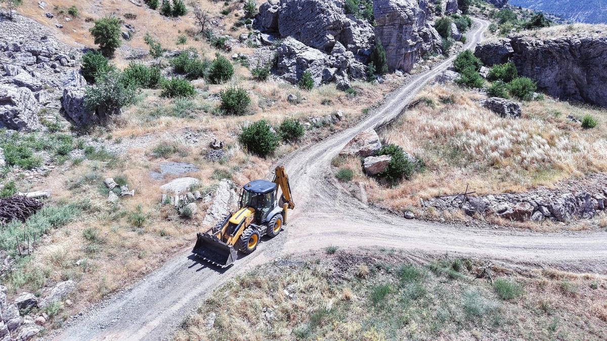 Büyükşehir, Ekinözü Grup Yollarında Çalışıyor