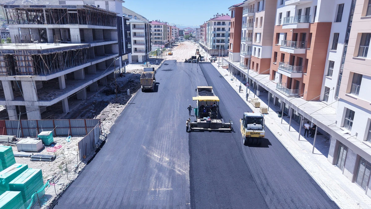 B&uuml;y&uuml;kşehir, Elbistan Hacı Esat Efendi Caddesi&rsquo;nde Kapsamlı D&ouml;n&uuml;ş&uuml;m&uuml; Başlattı