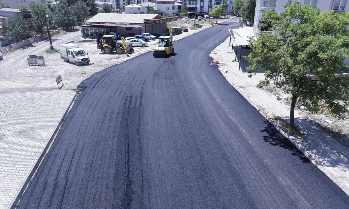 B&uuml;y&uuml;kşehir, Elbistan K&uuml;mbet Caddesi&rsquo;ni Yeni G&ouml;r&uuml;n&uuml;m&uuml;ne Kavuşturuyor