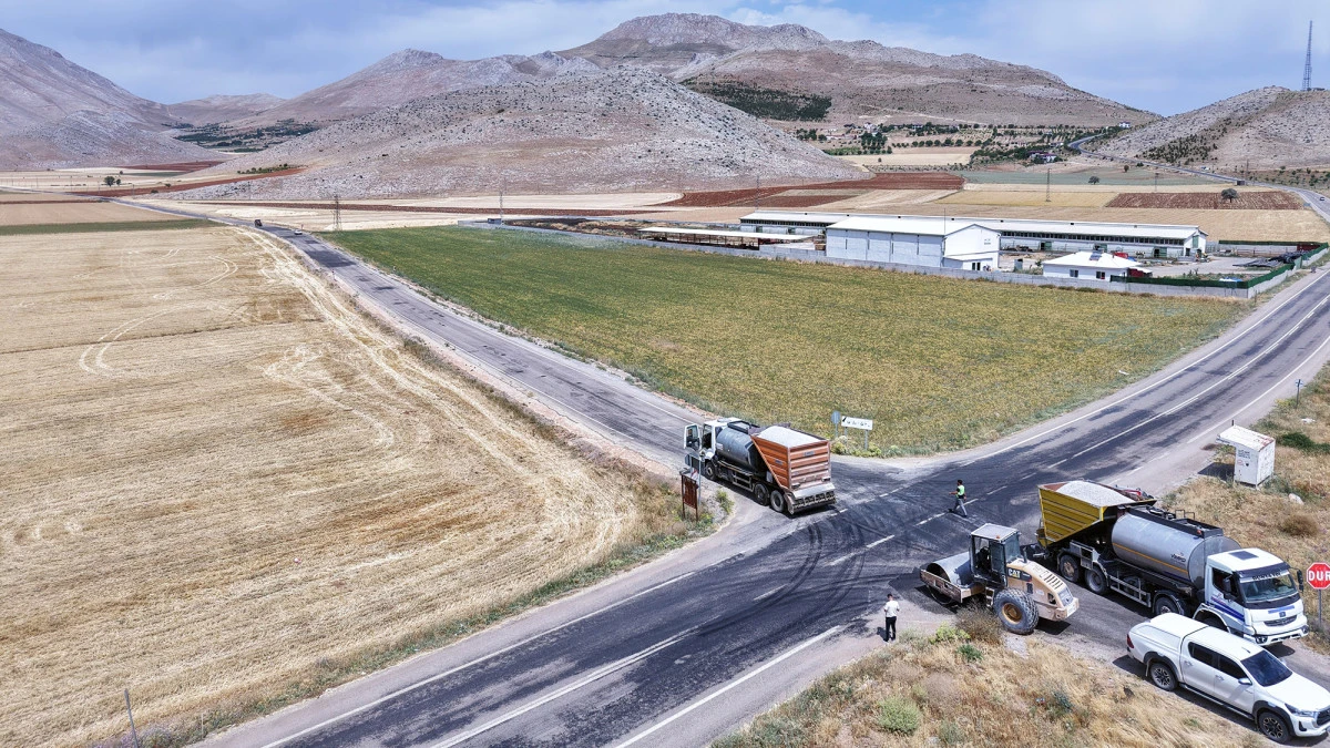 Büyükşehir, Elbistan’da yolları bir bir yeniliyor