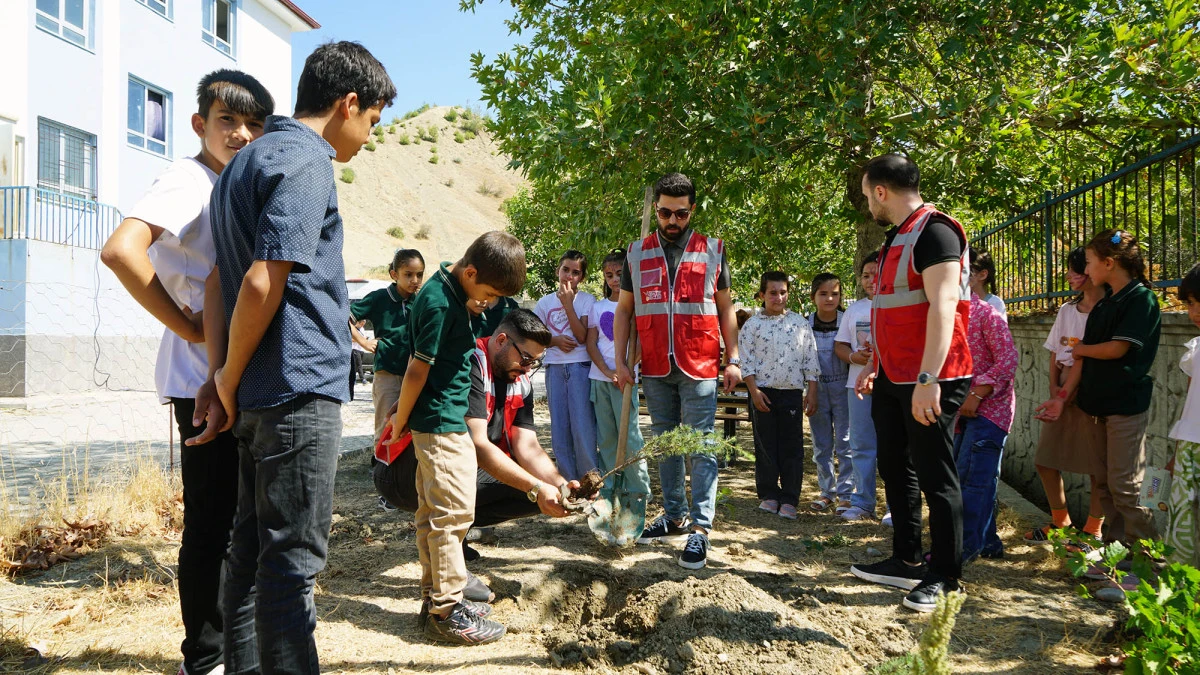 Büyükşehir Gençlik Meclisi’nden minik kalplere umut dolu etkinlik