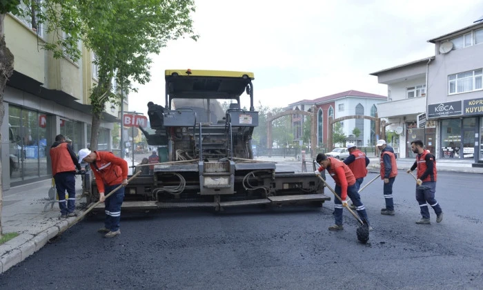 B&uuml;y&uuml;kşehir, G&ouml;ksun&rsquo;da Atat&uuml;rk ve Yunus Emre Caddelerinde Asfalt Serimine Başladı