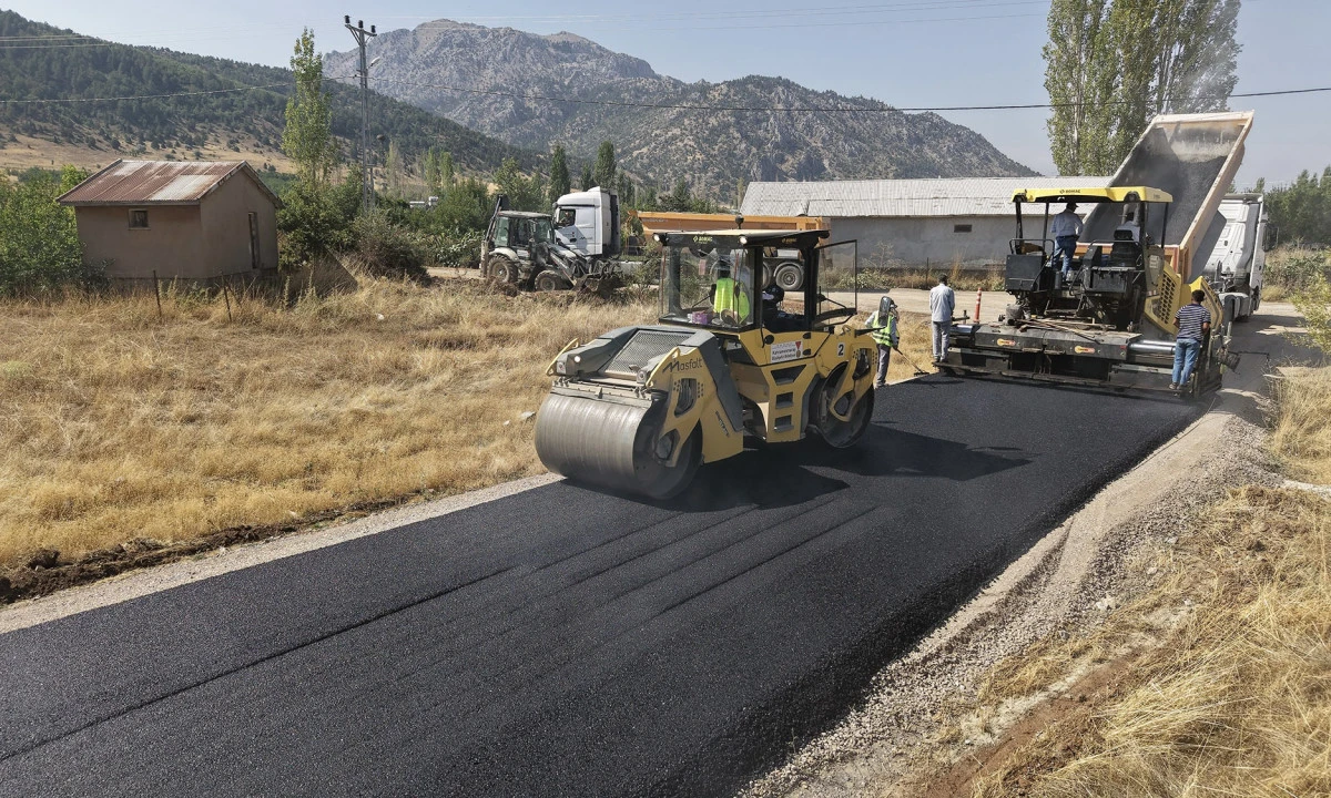 B&uuml;y&uuml;kşehir, G&ouml;ksun&rsquo;da Bir Mahallenin Daha Yolunu Yeniliyor