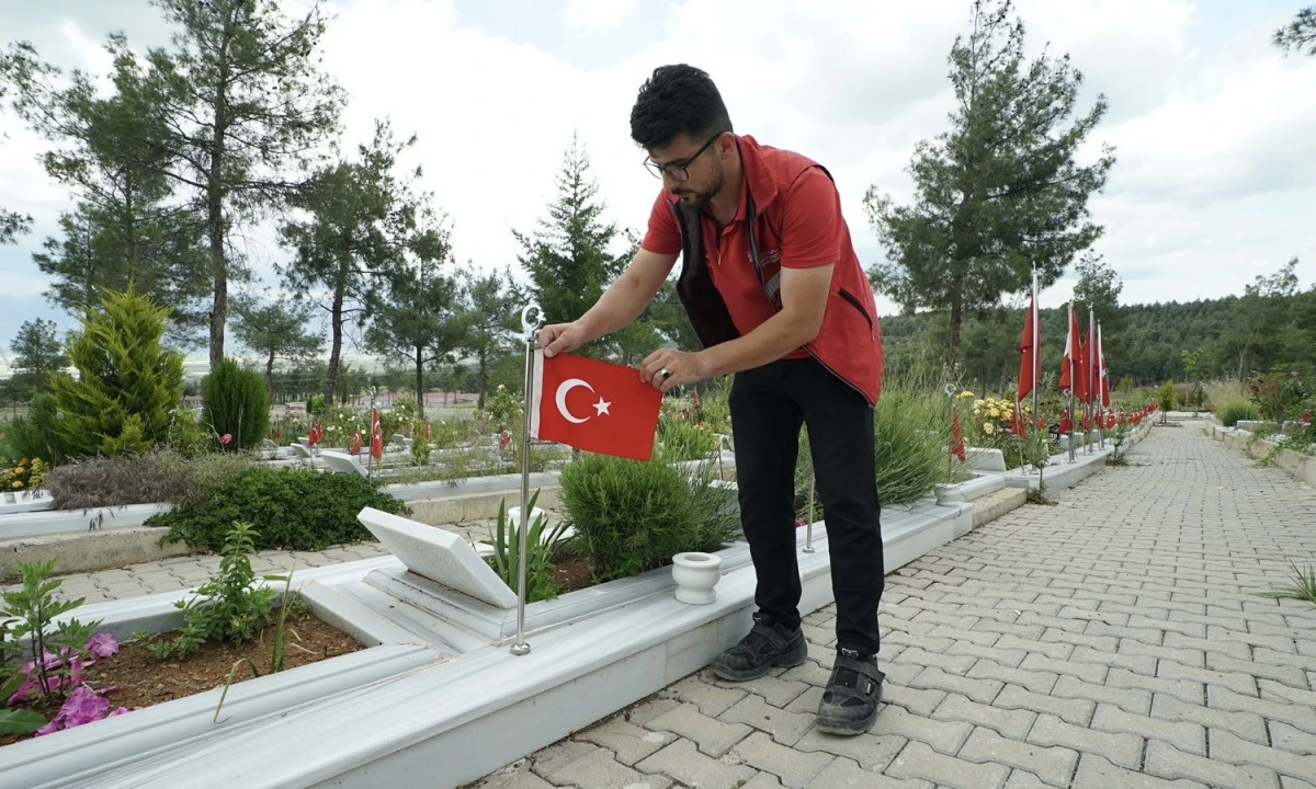 B&uuml;y&uuml;kşehir, Kapı&ccedil;am Mezarlığı&rsquo;nı Bayrama Hazırlıyor