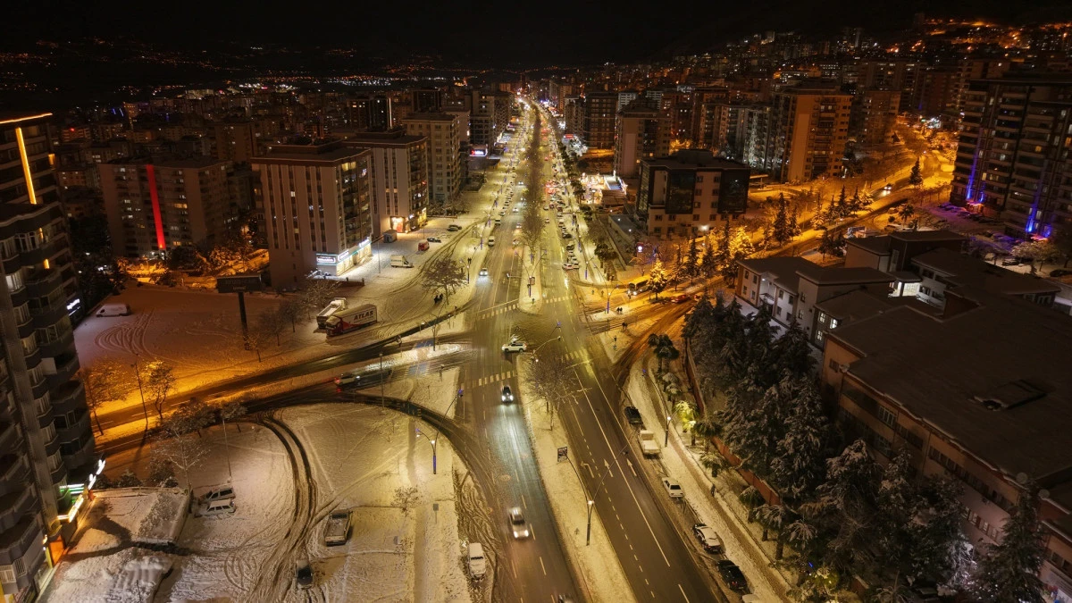 B&uuml;y&uuml;kşehir, Karla M&uuml;cadelede Mesai Mefhumu G&ouml;zetmeksizin Sahada