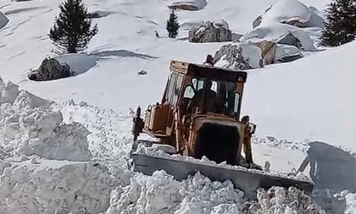 B&uuml;y&uuml;kşehir, Kırsalda Karla M&uuml;cadelesini S&uuml;rd&uuml;r&uuml;yor