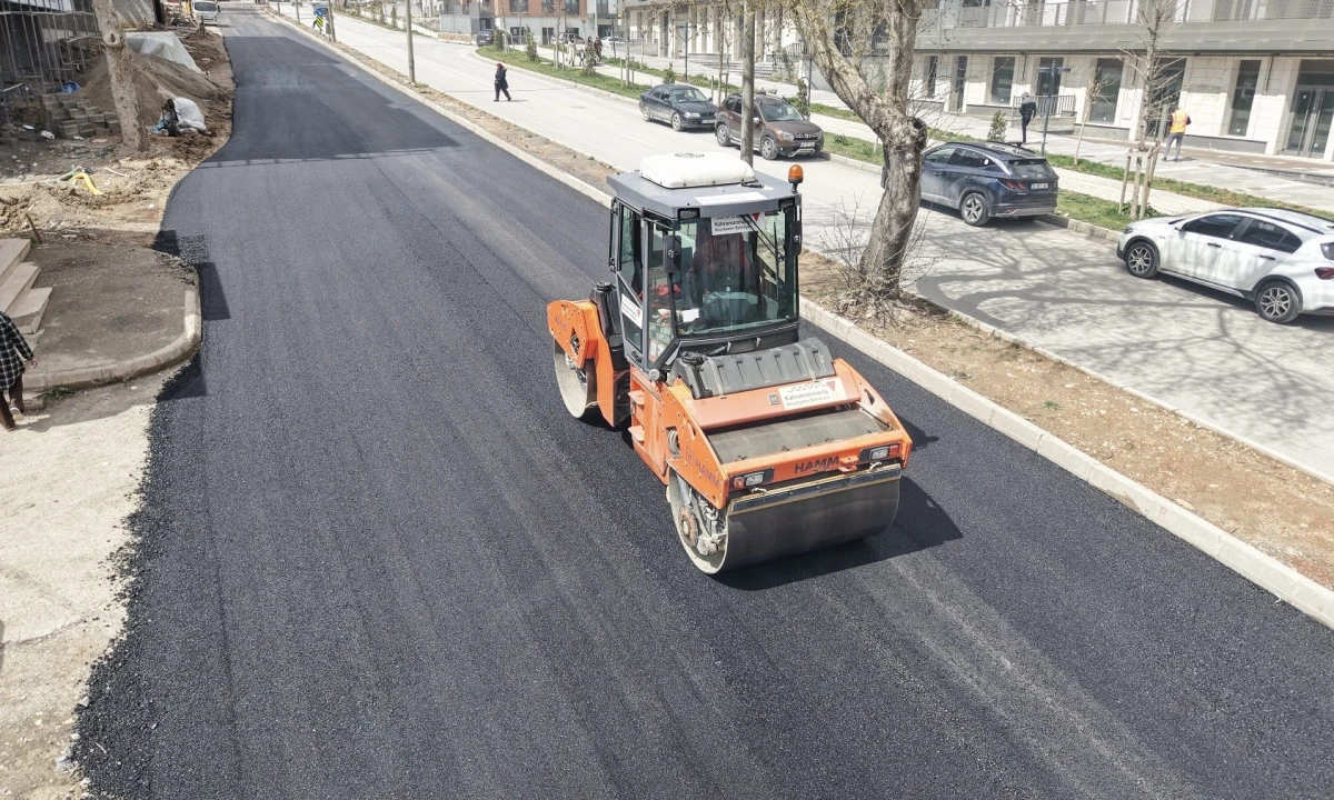 B&uuml;y&uuml;kşehir, Kuddusi Baba Bulvarı&rsquo;nda Asfalt &Ccedil;alışmasını S&uuml;rd&uuml;r&uuml;yor