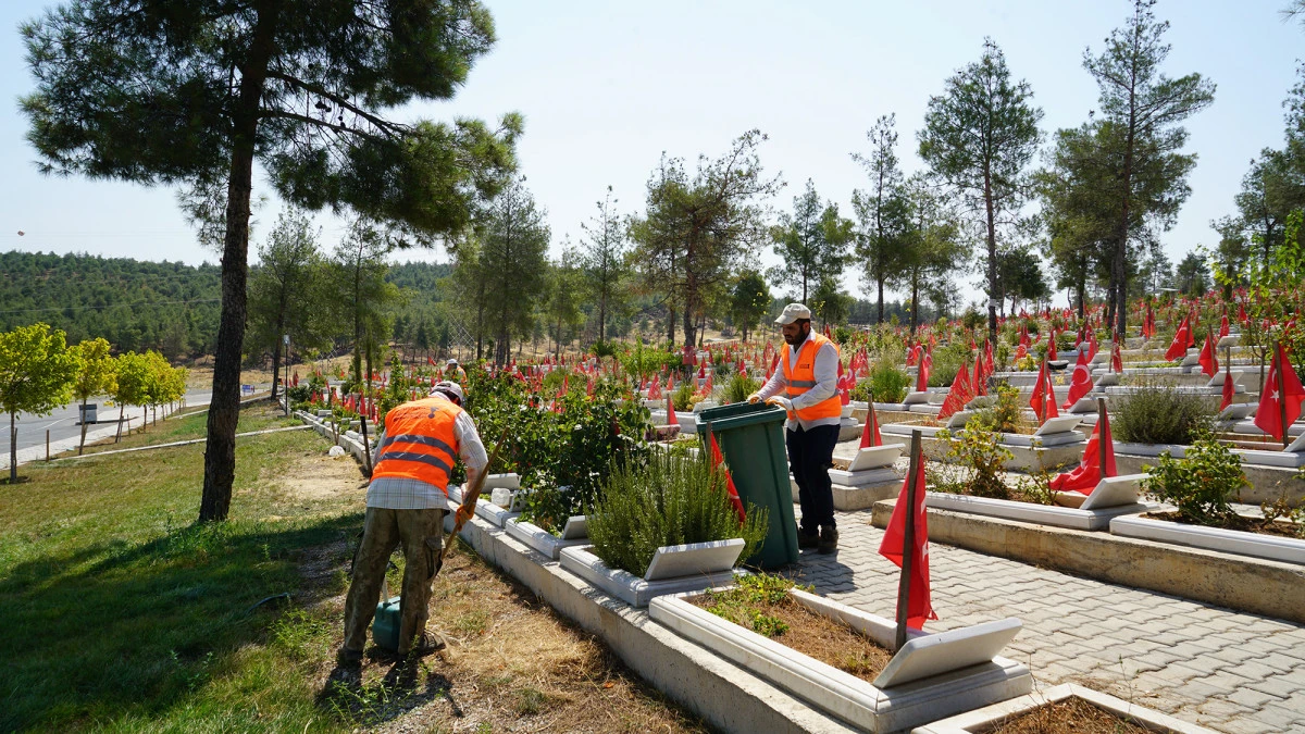 Büyükşehir Mezarlıklarda Bakım ve Düzenleme Çalışmalarını Sürdürüyor