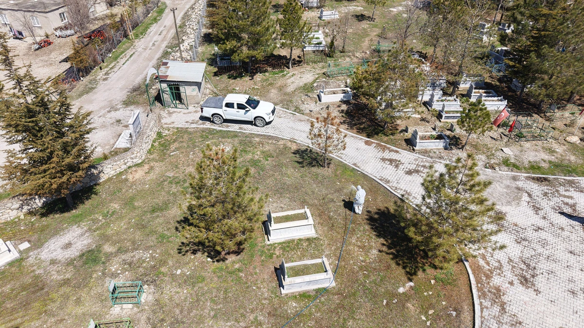 B&uuml;y&uuml;kşehir, mezarlıklarda kapsamlı yenileme başlattı