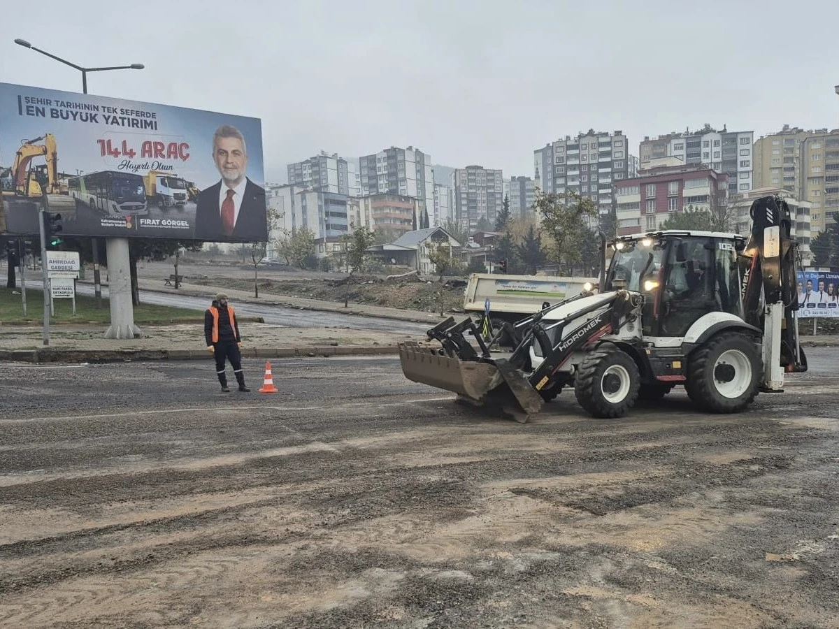 Büyükşehir Sağanak Yağışa Karşı Şehrin Dört Bir Yanında Sahada