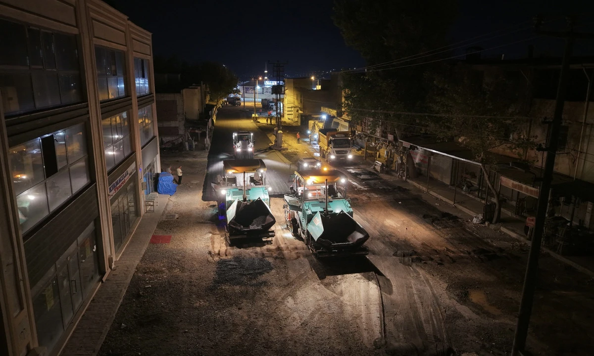 B&uuml;y&uuml;kşehir, Toptancılar Sitesi&rsquo;nde Asfalt Mesaisinde