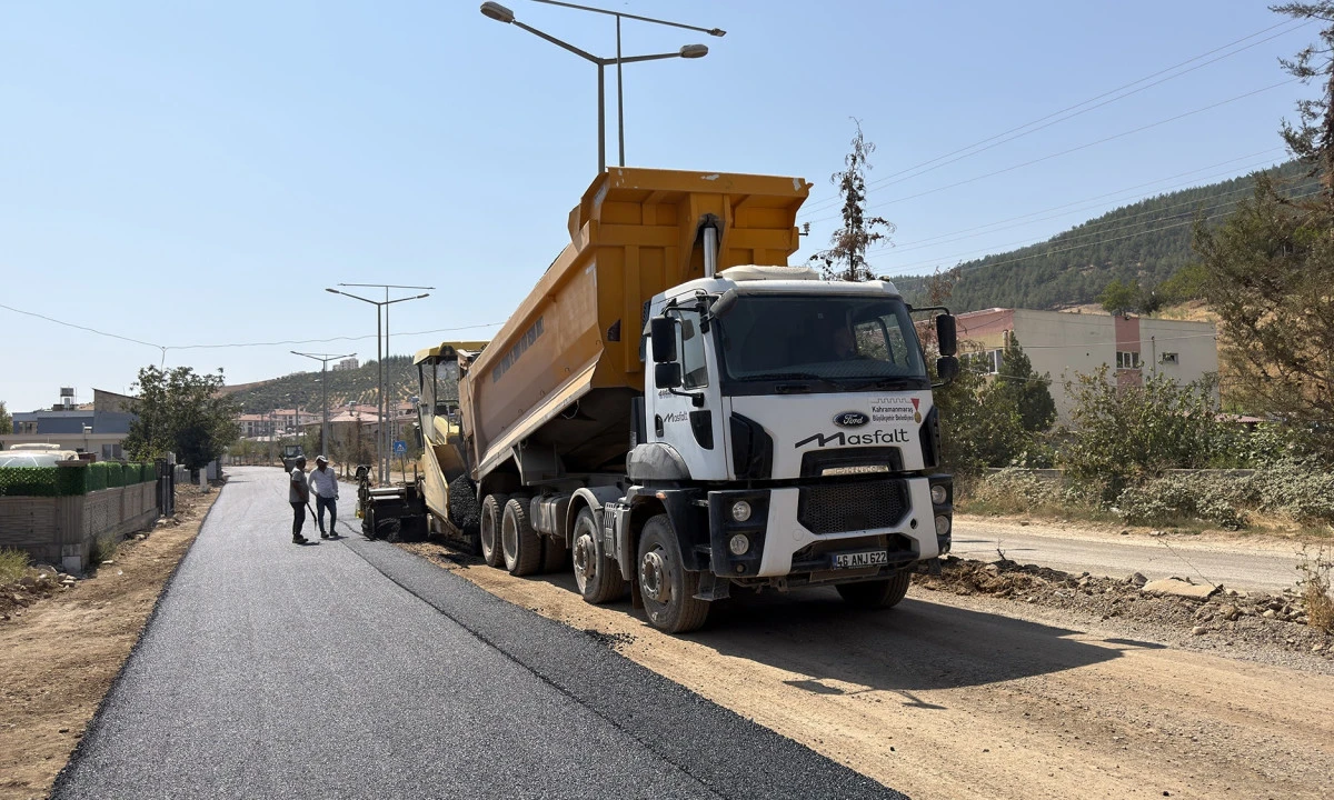B&uuml;y&uuml;kşehir, T&uuml;rkoğlu Beyoğlu&rsquo;nun Ana Bulvarını Sıcak Asfaltla Yeniliyor