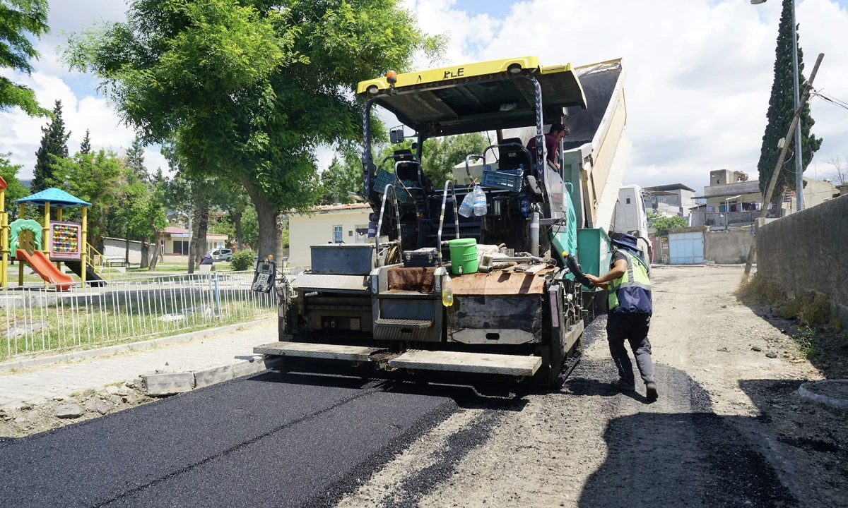 B&uuml;y&uuml;kşehir, Yavuz Selim Mahallesi&rsquo;nde 3 Arteri Daha Sıcak Asfaltla Buluşturuyor