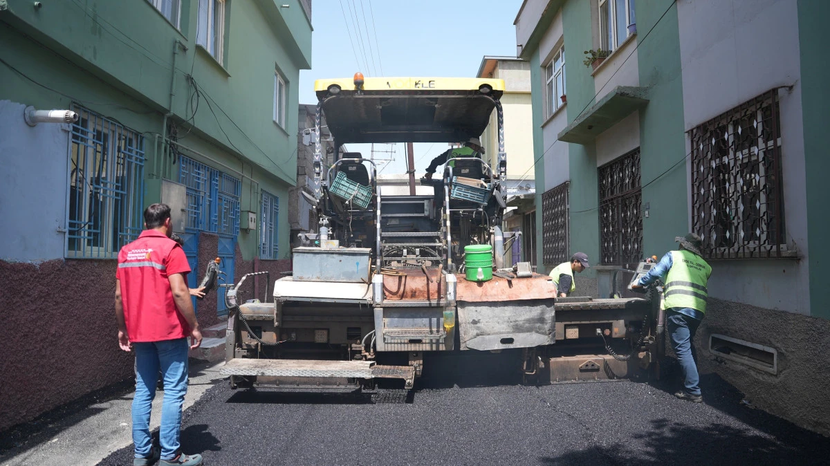 B&uuml;y&uuml;kşehir, Yeni Haftada da 11 Noktada Asfalt Mesaisini S&uuml;rd&uuml;recek