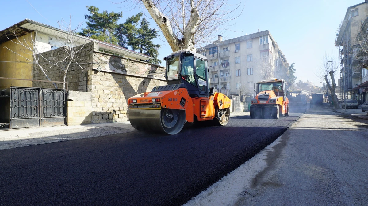 B&uuml;y&uuml;kşehir, yol iyileştirmelerini aralıksız s&uuml;rd&uuml;r&uuml;yor