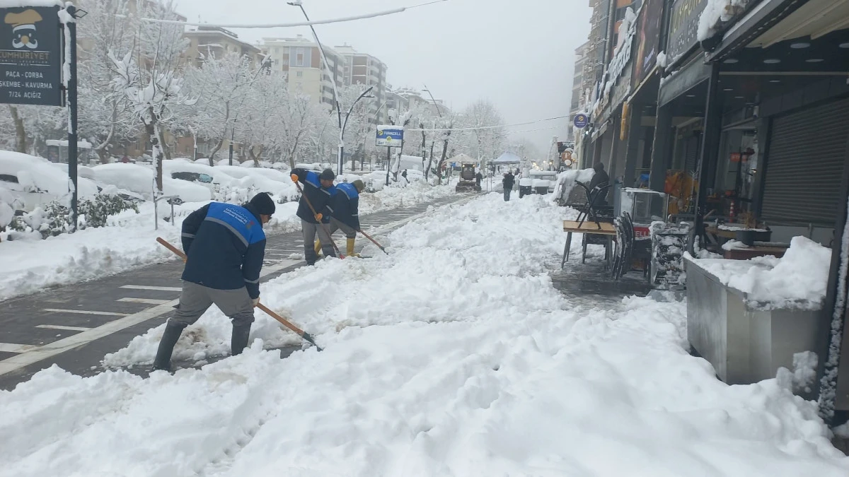 B&uuml;y&uuml;kşehir, Y&uuml;r&uuml;y&uuml;ş Yollarını da Temizliyor
