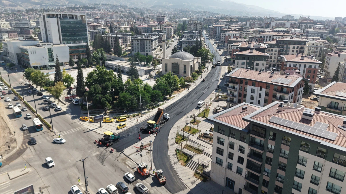 B&uuml;y&uuml;kşehir, Z&uuml;beyde Hanım&rsquo;da ikinci etaba başladı; son kat asfalt seriliyor