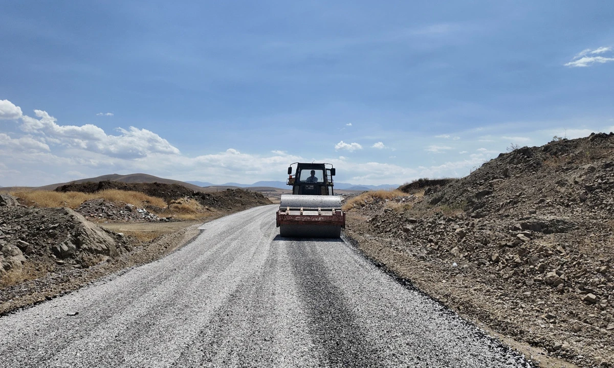 B&uuml;y&uuml;kşehir&rsquo;den Afşin Kırsalında Ulaşımı İyileştiren Yol &Ccedil;alışması