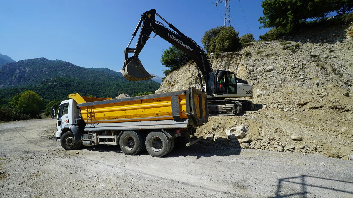 B&uuml;y&uuml;kşehir&rsquo;den Andırın kırsalında modern ulaşım hamlesi