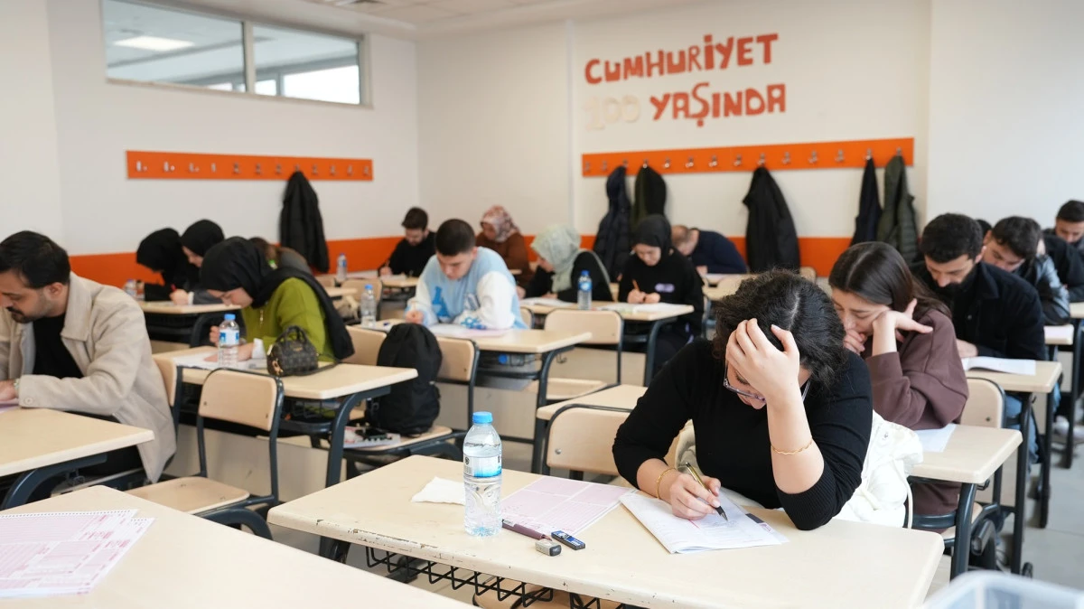 B&uuml;y&uuml;kşehir&rsquo;den başarıya giden yolda &ouml;ğrencilere KPSS provası