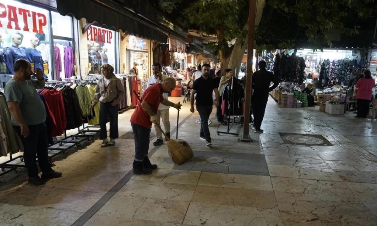 B&uuml;y&uuml;kşehir&rsquo;den Bayram Mesaisi; Temizlik ve İla&ccedil;lama Aralıksız S&uuml;r&uuml;yor