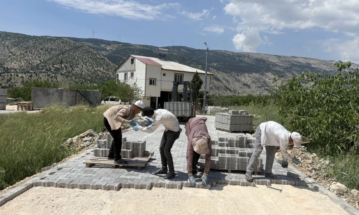 B&uuml;y&uuml;kşehir&rsquo;den &Ccedil;ağlayancerit Kırsalına 3 Bin Metrekarelik Kilit Parke