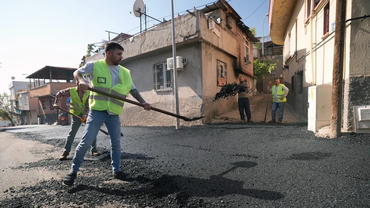B&uuml;y&uuml;kşehir&rsquo;den Dulkadiroğlu Divanlı Mahallesi&rsquo;nde kesintisiz asfalt mesaisi