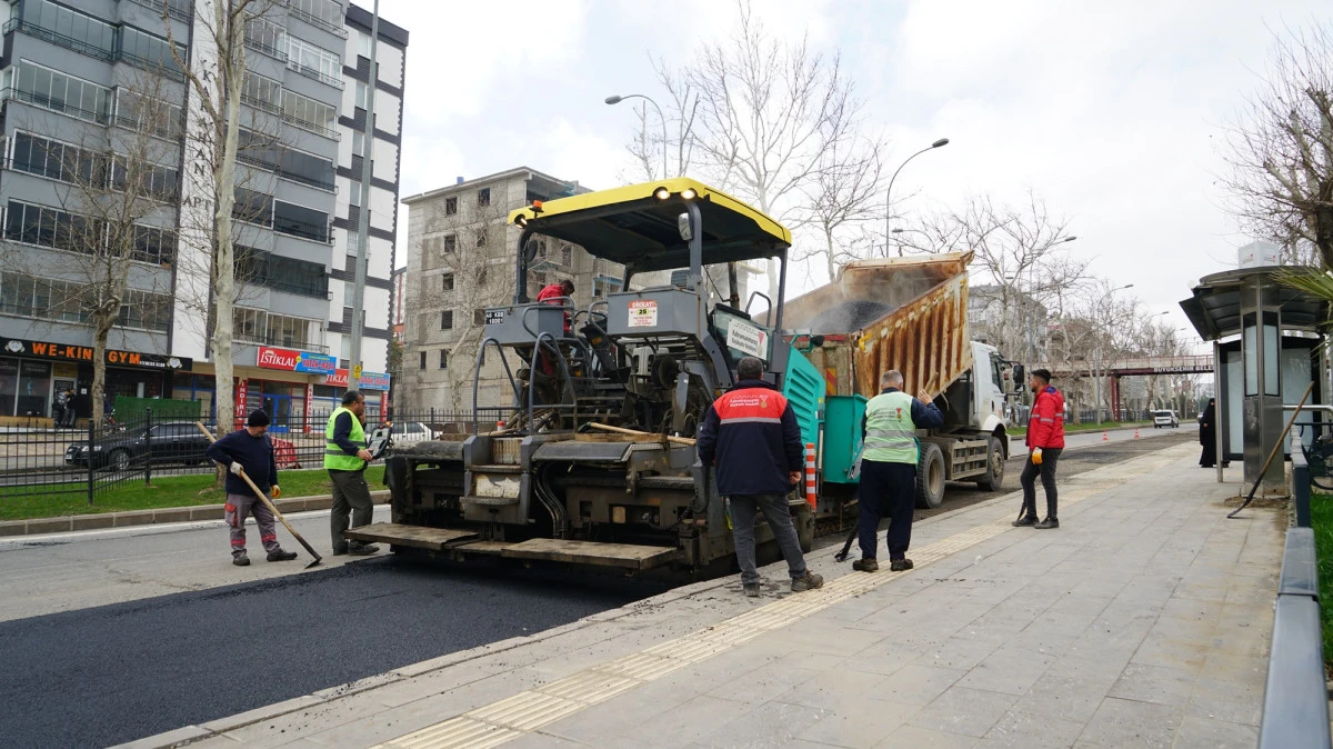 B&uuml;y&uuml;kşehir&rsquo;den Dulkadiroğlu ve Onikişubat&rsquo;ta asfalt seferberliği