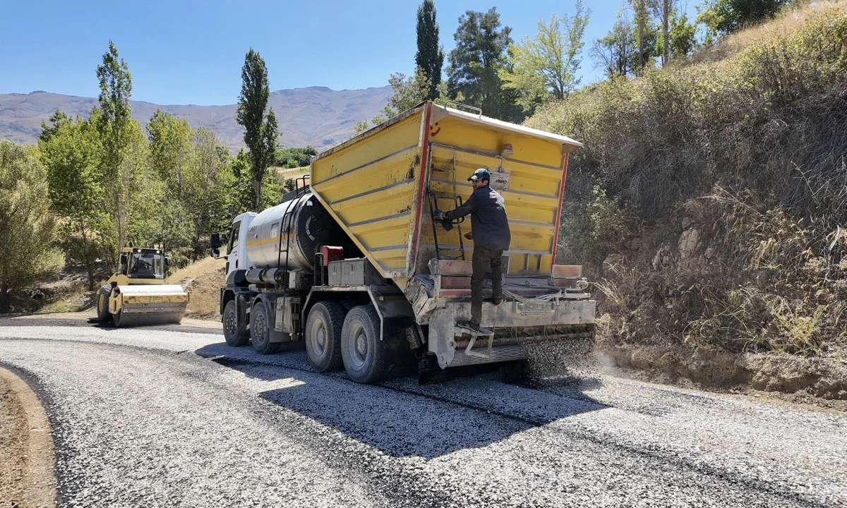 B&uuml;y&uuml;kşehir&rsquo;den Ekin&ouml;z&uuml; Kırsalında Ulaşımı İyileştiren Bir Yatırım Daha