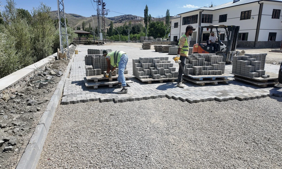 B&uuml;y&uuml;kşehir&rsquo;den Elbistan Karahasanuşağı&rsquo;nda Parke &Ccedil;alışması