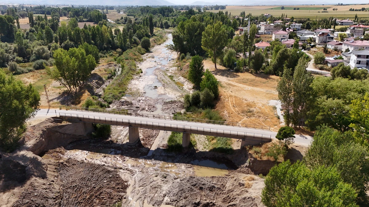 B&uuml;y&uuml;kşehir&rsquo;den Elbistan kırsalında ulaşımı rahatlatacak bir yol yatırımı daha