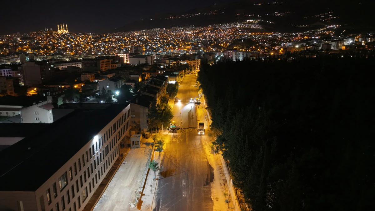 B&uuml;y&uuml;kşehir&rsquo;den Girne Caddesi&rsquo;nde Gece Asfalt Mesaisi