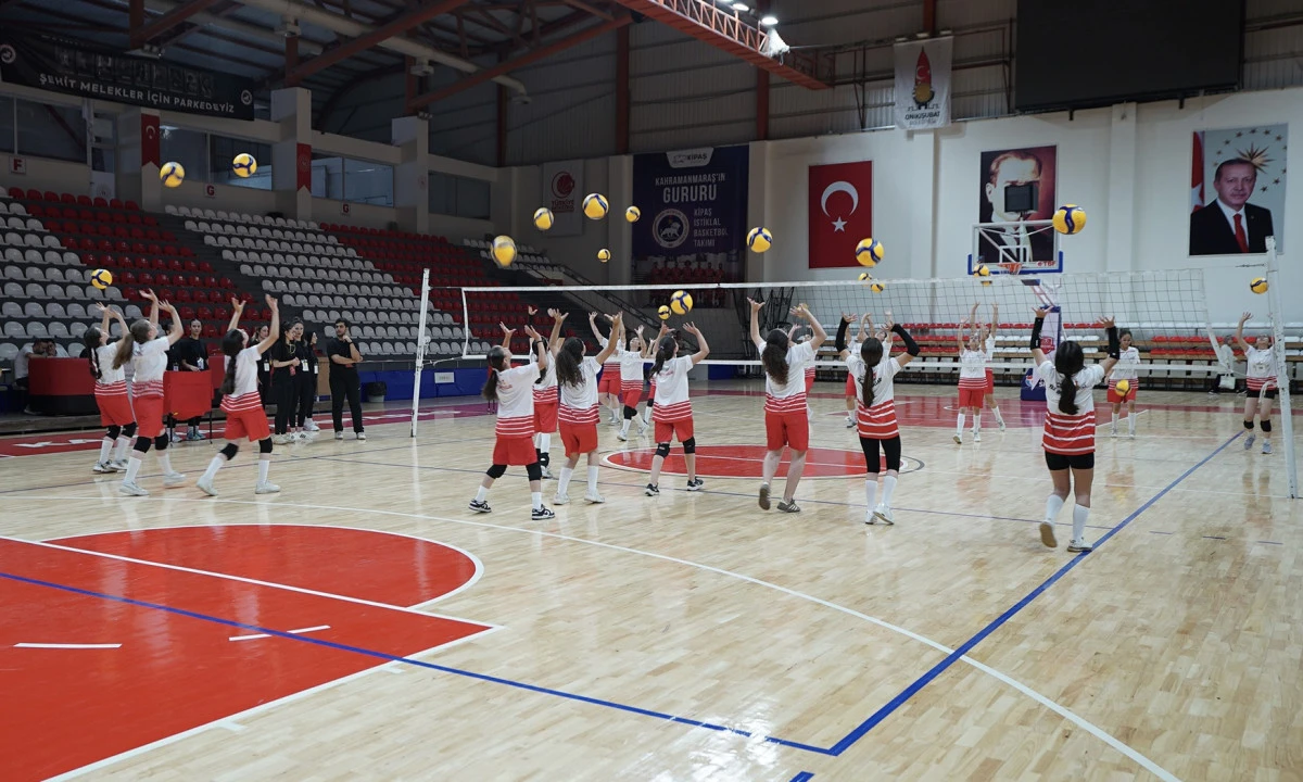 B&uuml;y&uuml;kşehir&rsquo;den Kadın Voleyboluna G&uuml;&ccedil;l&uuml; Altyapı Desteği