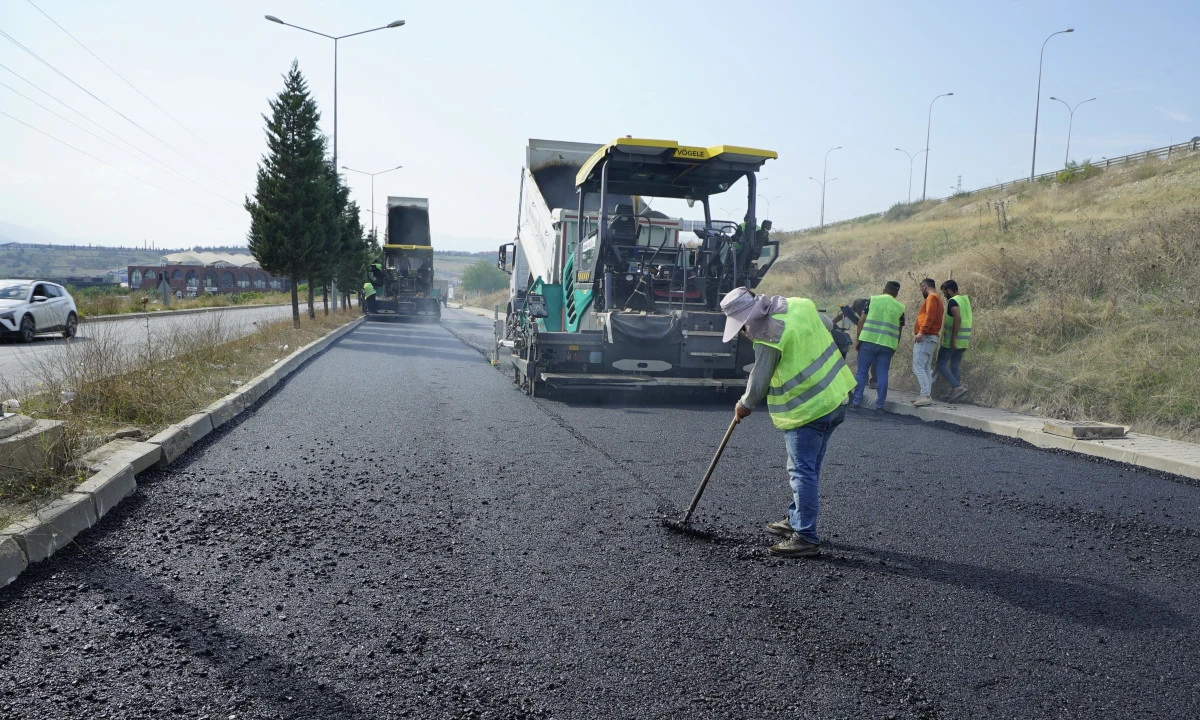 B&uuml;y&uuml;kşehir&rsquo;den Kavlaklı, Kazım Karabekir ve OSB&rsquo;nin Ulaşımına Asfalt