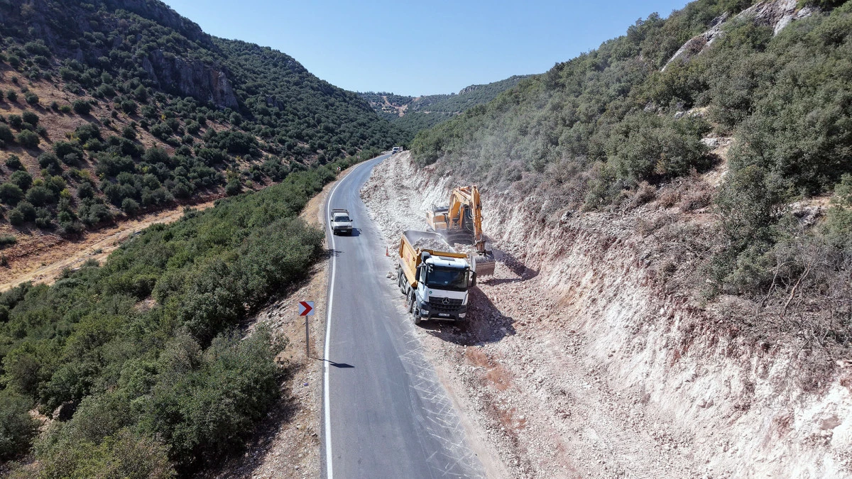 Büyükşehir’den Pazarcık’ta Yol Seferberliği