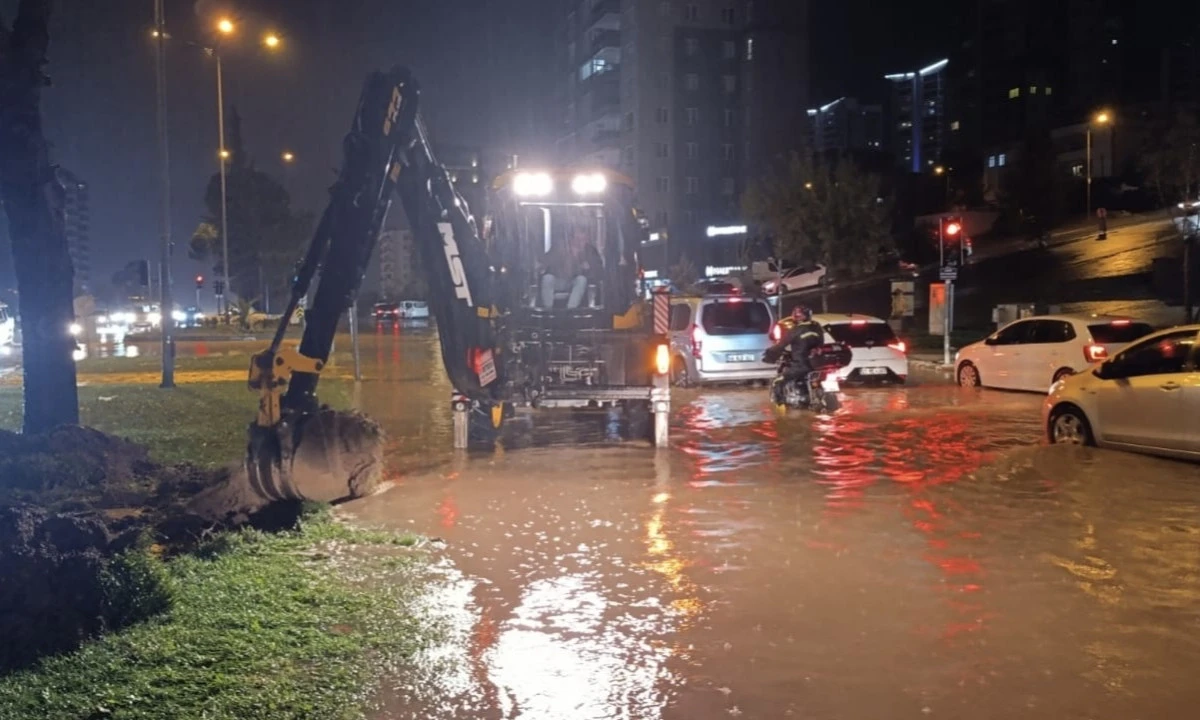 B&uuml;y&uuml;kşehir&rsquo;den T&uuml;m Birimleriyle Şiddetli Yağışa Karşı Seferberlik