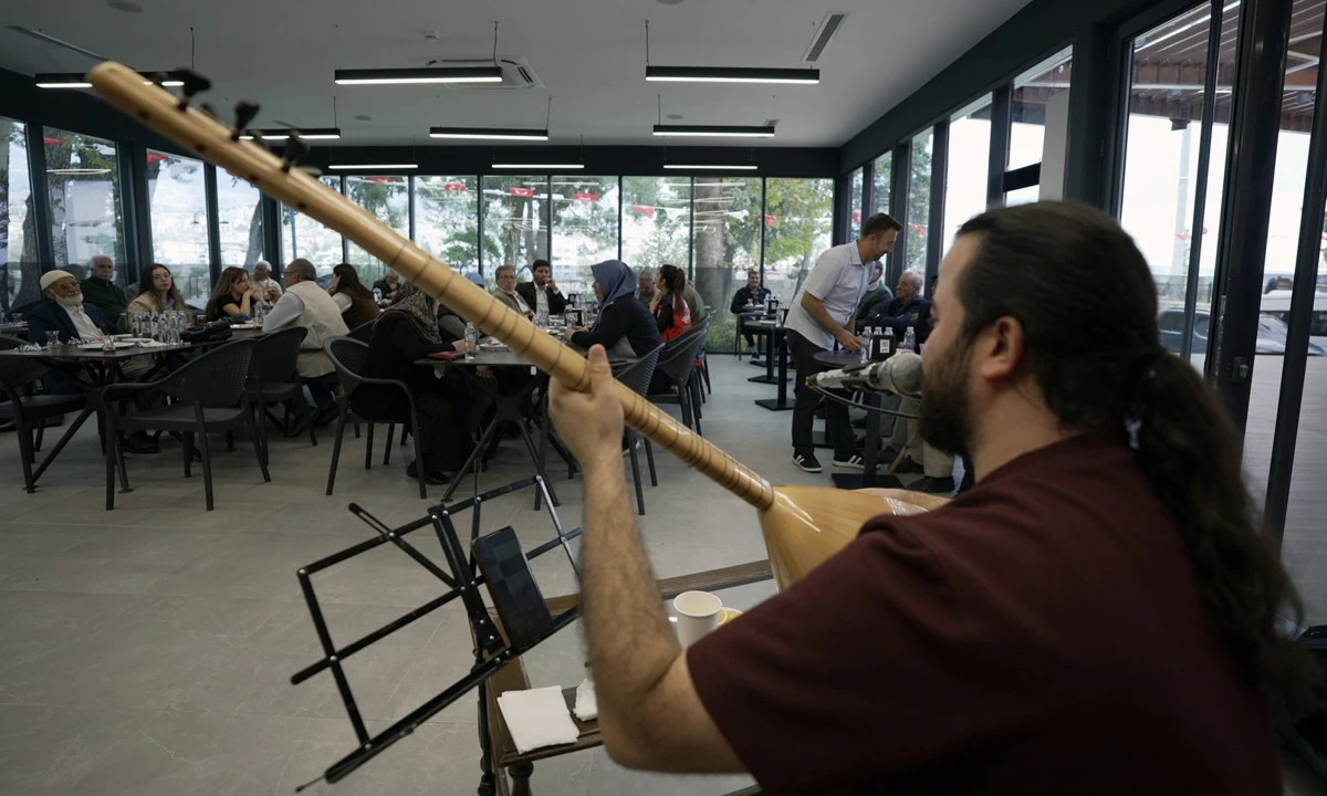 B&uuml;y&uuml;kşehir&rsquo;den Yaşlılara Sazlı S&ouml;zl&uuml; Kale Eğlencesi