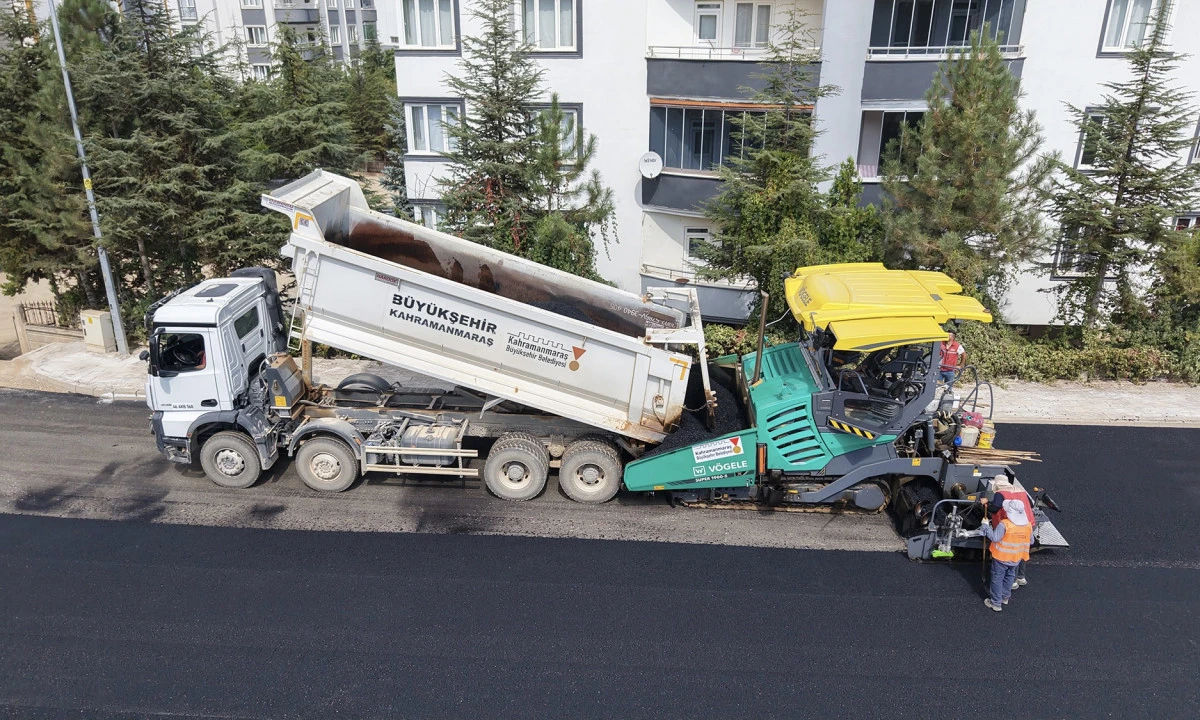 B&uuml;y&uuml;kşehir&rsquo;den Yeni Haftada 18 Farklı Noktada Asfalt Serimi
