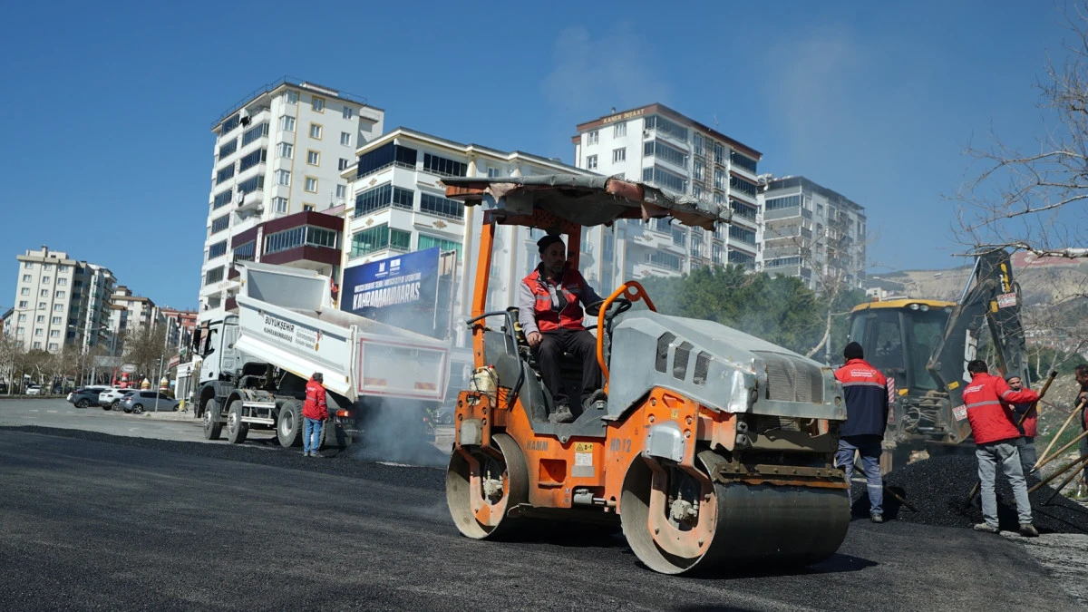B&uuml;y&uuml;kşehir&rsquo;in asfalt &ccedil;alışmalarıyla yollar yenileniyor