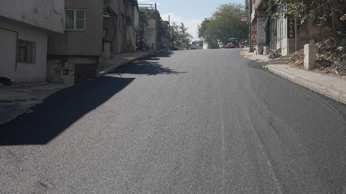 B&uuml;y&uuml;kşehir&rsquo;in Asfalt Mesaisi Sokak Sokak, Cadde Cadde Devam Ediyor,