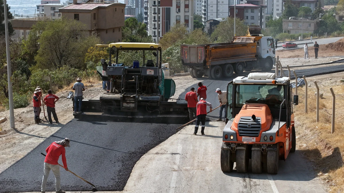 B&uuml;y&uuml;kşehir&rsquo;in asfalt mesaisi yeni haftada 5 il&ccedil;e 17 farklı noktada devam edecek